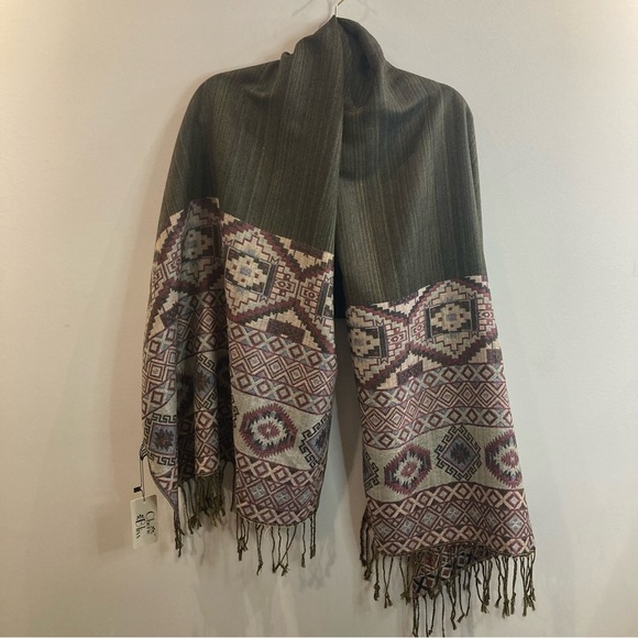 CHERIE BLISS Navy and South Western Pattern Large Scarf Shawl New with Tag - Picture 11 of 11